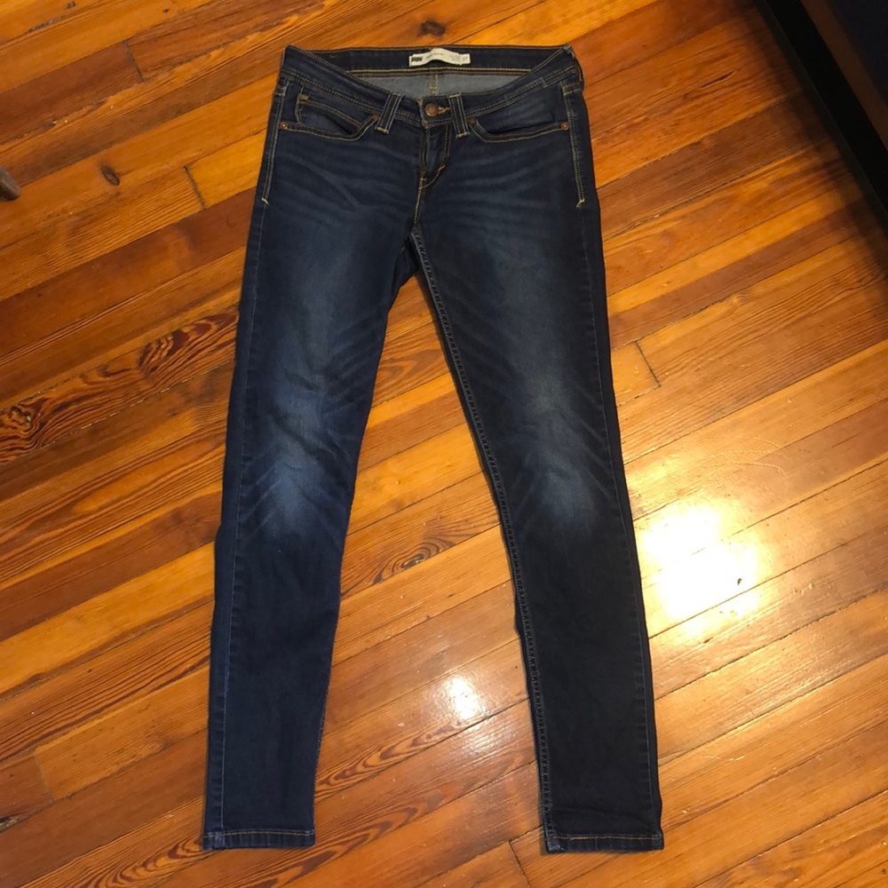 Levi’s low rise semi curve skinny jeans size 27